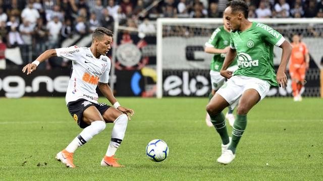 Corinthians bate a Chapecoense e vai às oitavas da Copa do Brasil