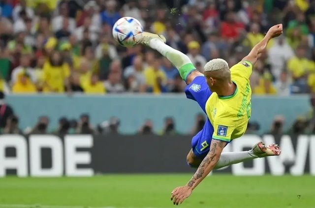 Richarlison brilha, marca golaço e Brasil vence Sérvia na estreia da Copa do Mundo; Neymar sai chorando