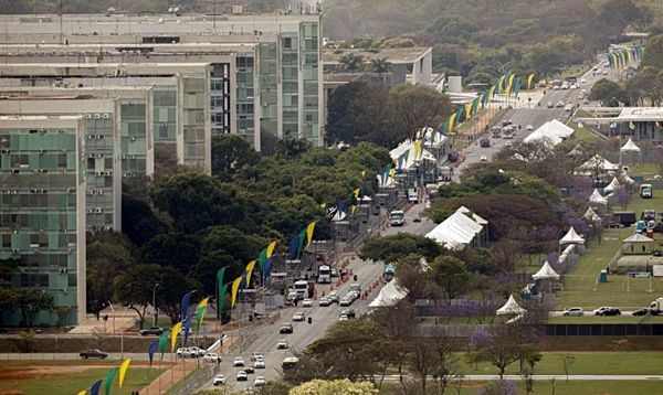 Quase ninguém: população se recusa a participar do desfile de 7 de setembro em Brasília; eram esperadas cerca de 30 mil pessoas