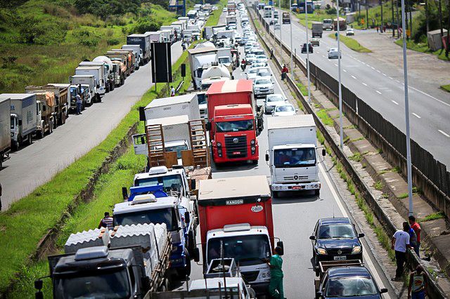 Líder de caminhoneiros descarta paralisação na Paraíba e diz que ato é realizado, em sua maioria, por empresários