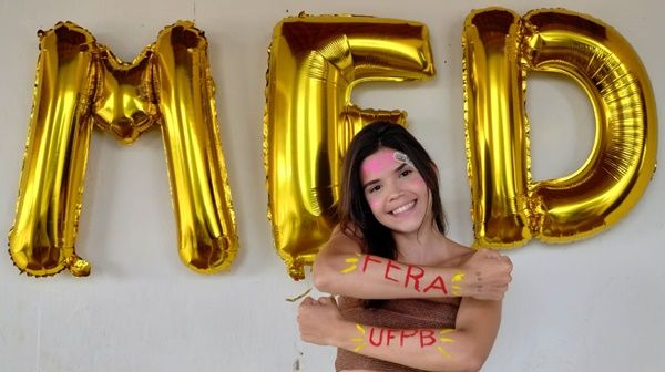 Jovem Maria Augusta, de Santa Terezinha, é FERA e passa em 8° lugar para Medicina na UFPB