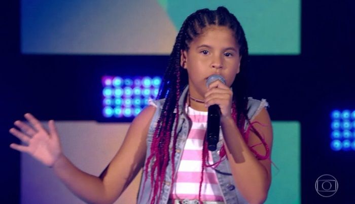 Cantora patoense Lívia Valéria encanta e se classifica no The Voice  Kids da rede Globo
