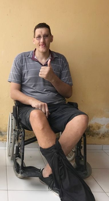 Gigante Ninão, homem mais alto do Brasil, fala sobre drama de amputar parte da perna; ouça