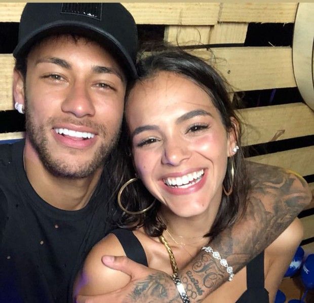 BRUNA MARQUEZINE FALA SOBRE IDAS E VINDAS COM NEYMAR: \