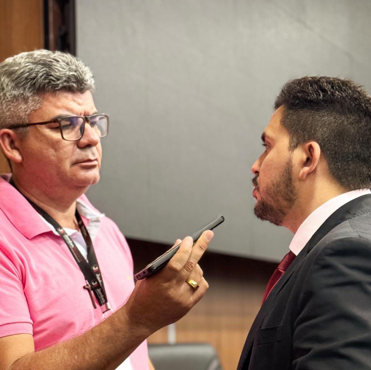 Câmara de Patos aprova Voto de Aplauso ao jornalista Jordan Bezerra; propositura de Maikon Minervino; vídeo