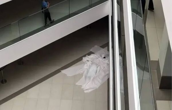 Mulher morre ao cair do 9º andar de shopping em João Pessoa; Polícia investiga suposto suicídio