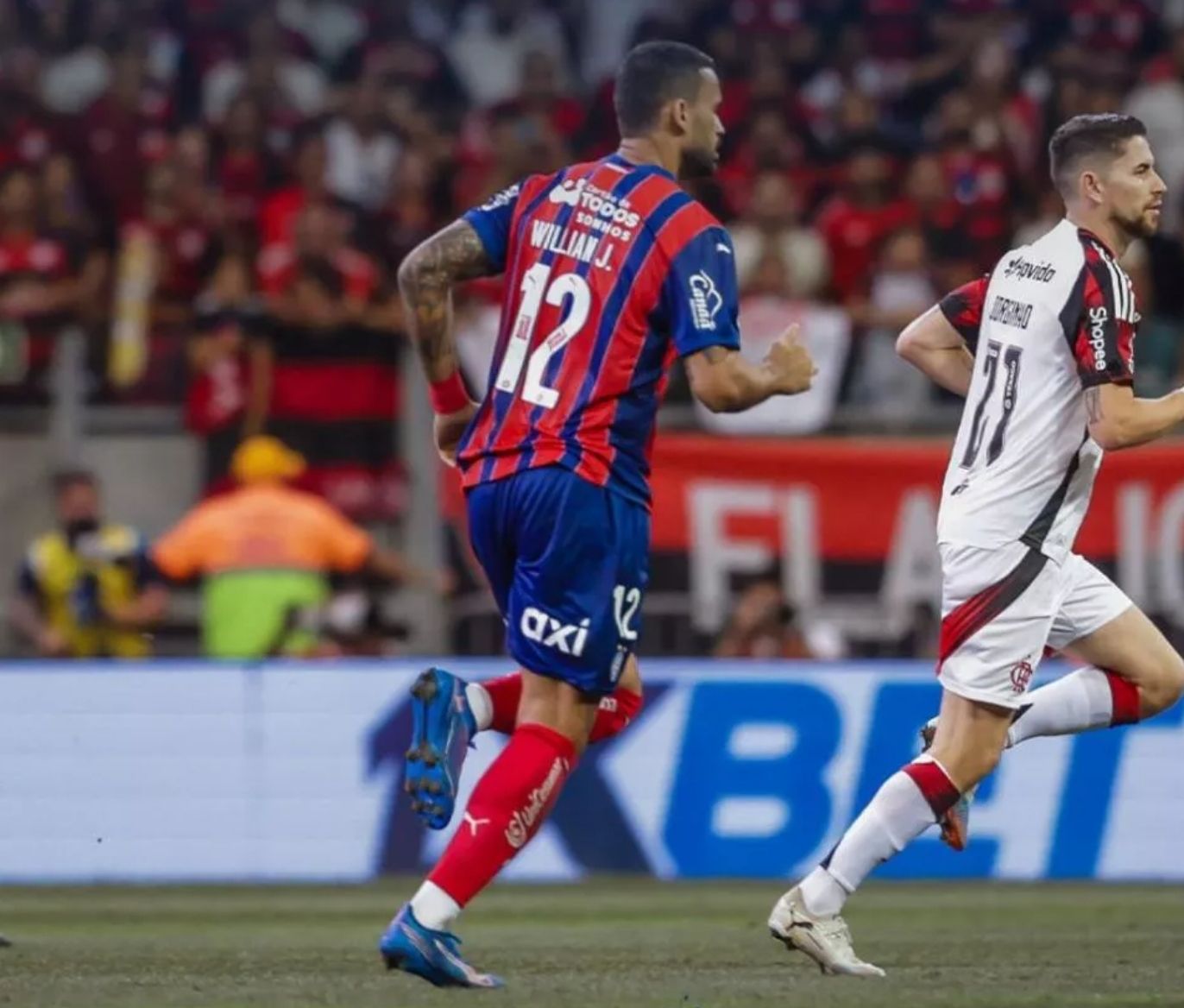 Ceni encerra tabu, Bahia vence o Flamengo e \'ajuda\' Palmeiras, novo líder do Brasileirão