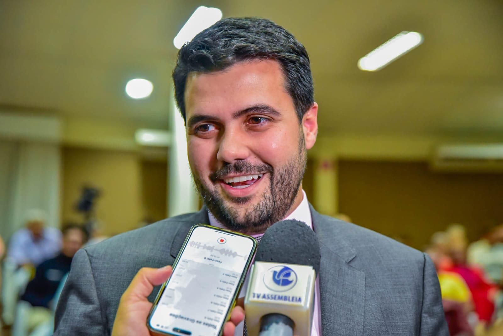 Dia de Luta da Pessoa com Fibromialgia: na Paraíba, deputado Wilson Filho abraçou a causa dos pacientes