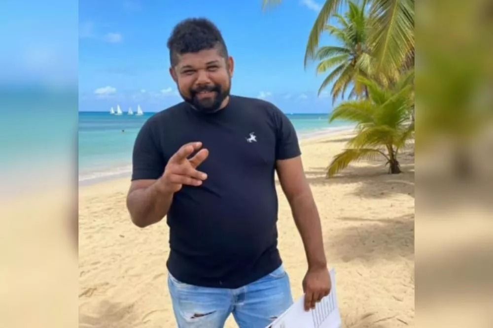 Homem é encontrado morto em frente à Câmara de Vereadores de São Bentinho; Polícia investiga o caso