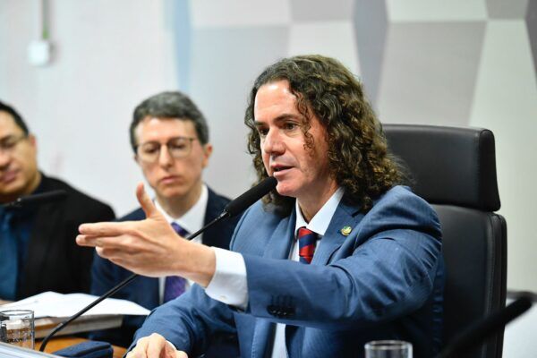 PEC da blindagem é \\\'agressão à sociedade brasileira\\\', diz Veneziano