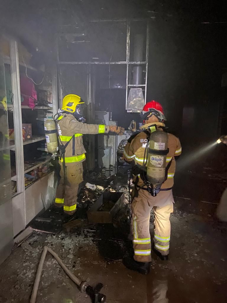Major Galvão do Corpo de Bombeiros dá detalhes do incêndio no Guedes Shopping, que ocorreu na noite deste sábado (4); ouça