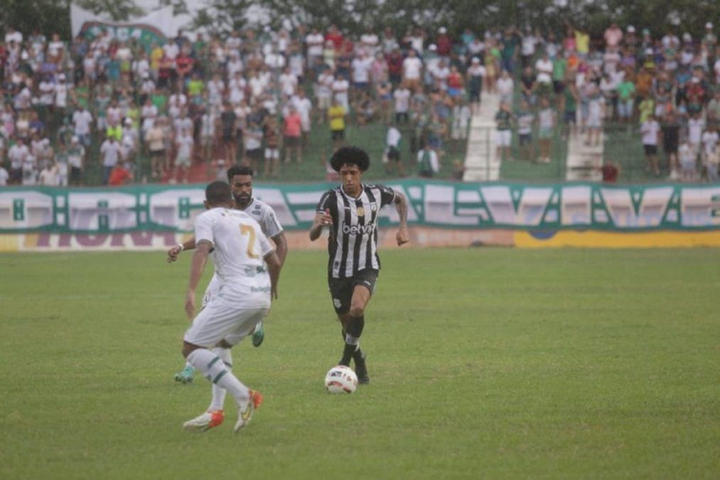 Com dois gols de Diego Ceará, Sousa vence Treze e abre vantagem na semifinal do Paraibano