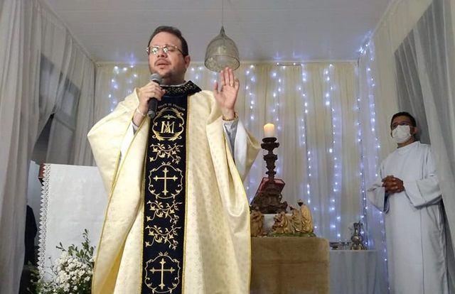 Vídeo: Padre Fabrício Dias Timóteo celebra 12 anos de ordenação sacerdotal
