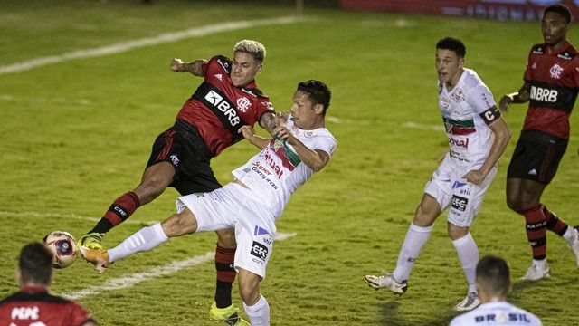 Pedro marca quatro gols em cinco jogos e volta a viver bom momento no Flamengo