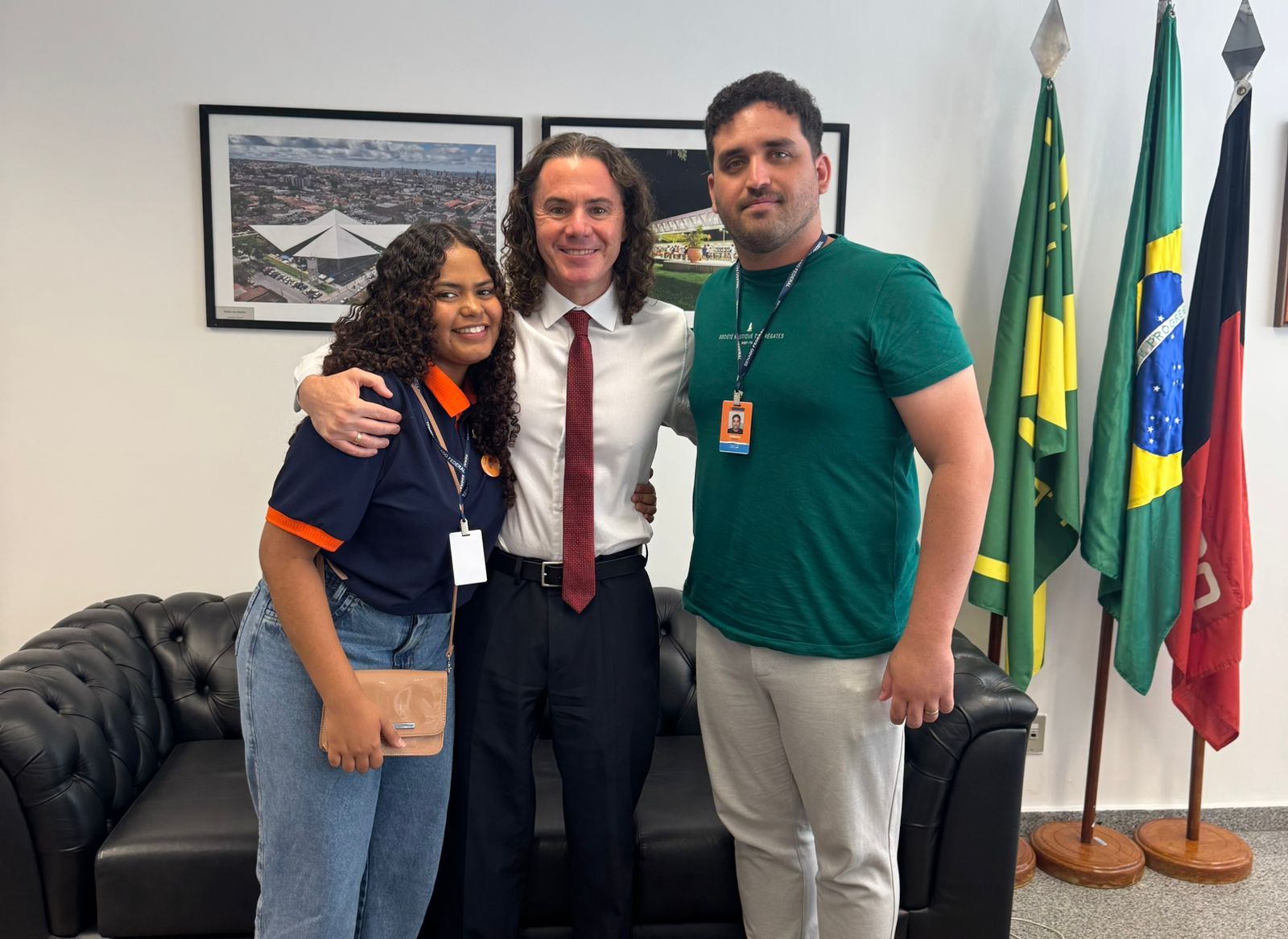 Veneziano recebe ‘Jovem Senadora’ paraibana e ressalta a importância de concurso que “elege” representantes de todos os estados