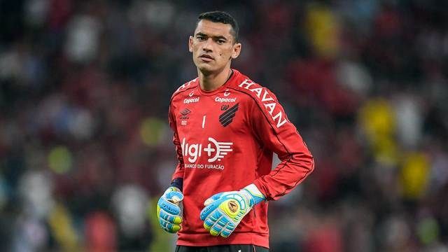 Cheirinho: deu Furacão! Santos pega dois pênaltis, e Atlético-PR elimina o Flamengo 