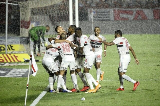 São Paulo encara o Ceará e pode igualar recorde de vitórias no Morumbi