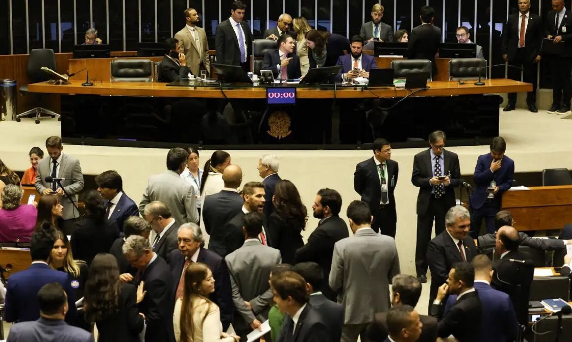 Câmara aprova projeto que amplia licença-paternidade para até 20 dias