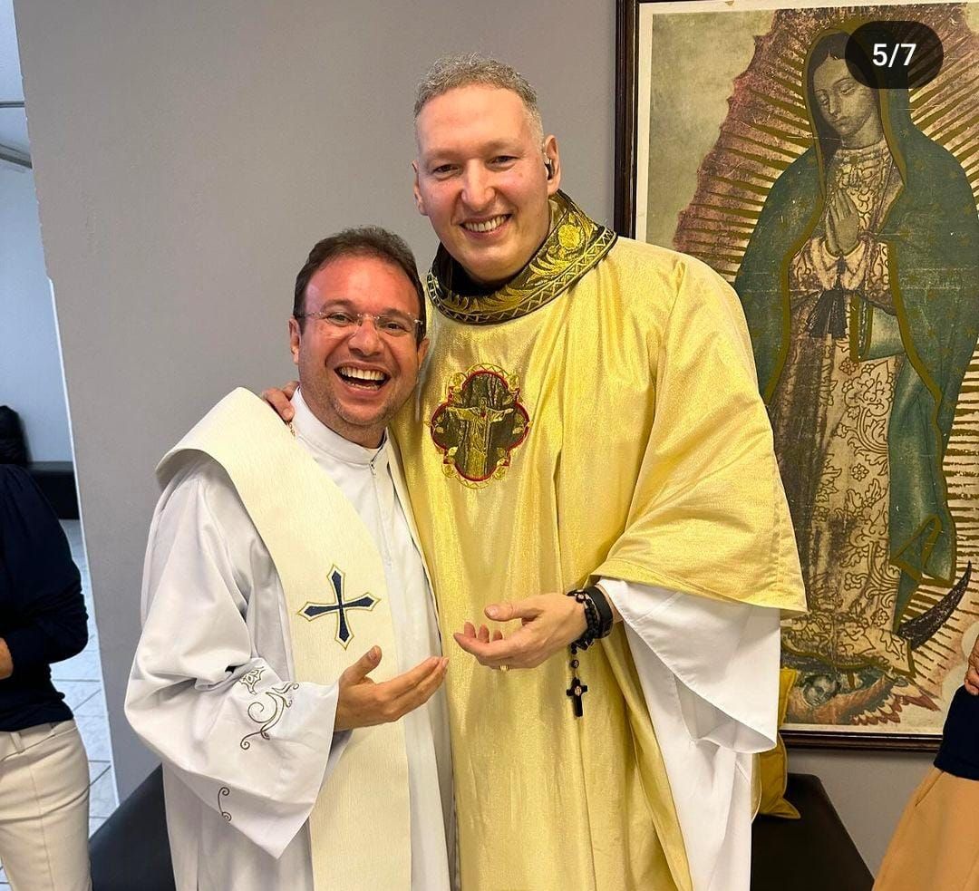 Padre Fabrício concelebra Santa Missa ao lado do Padre Marcelo Rossi, em SP; veja