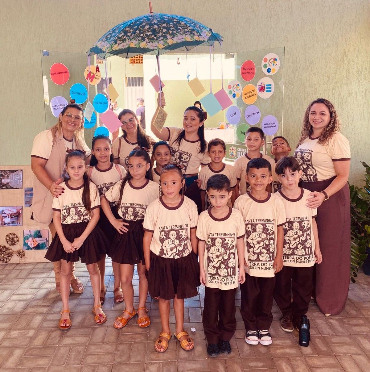 Estudantes de escola do município de Santa Terezinha fazem apresentação no II Ciclo de Formação de Recomposição das Aprendizagens, em Patos 