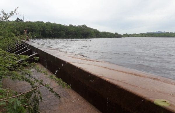 Açude Grande da Liberdade amanhece sangrando, em Cacimba de Areia; veja vídeo e fotos 