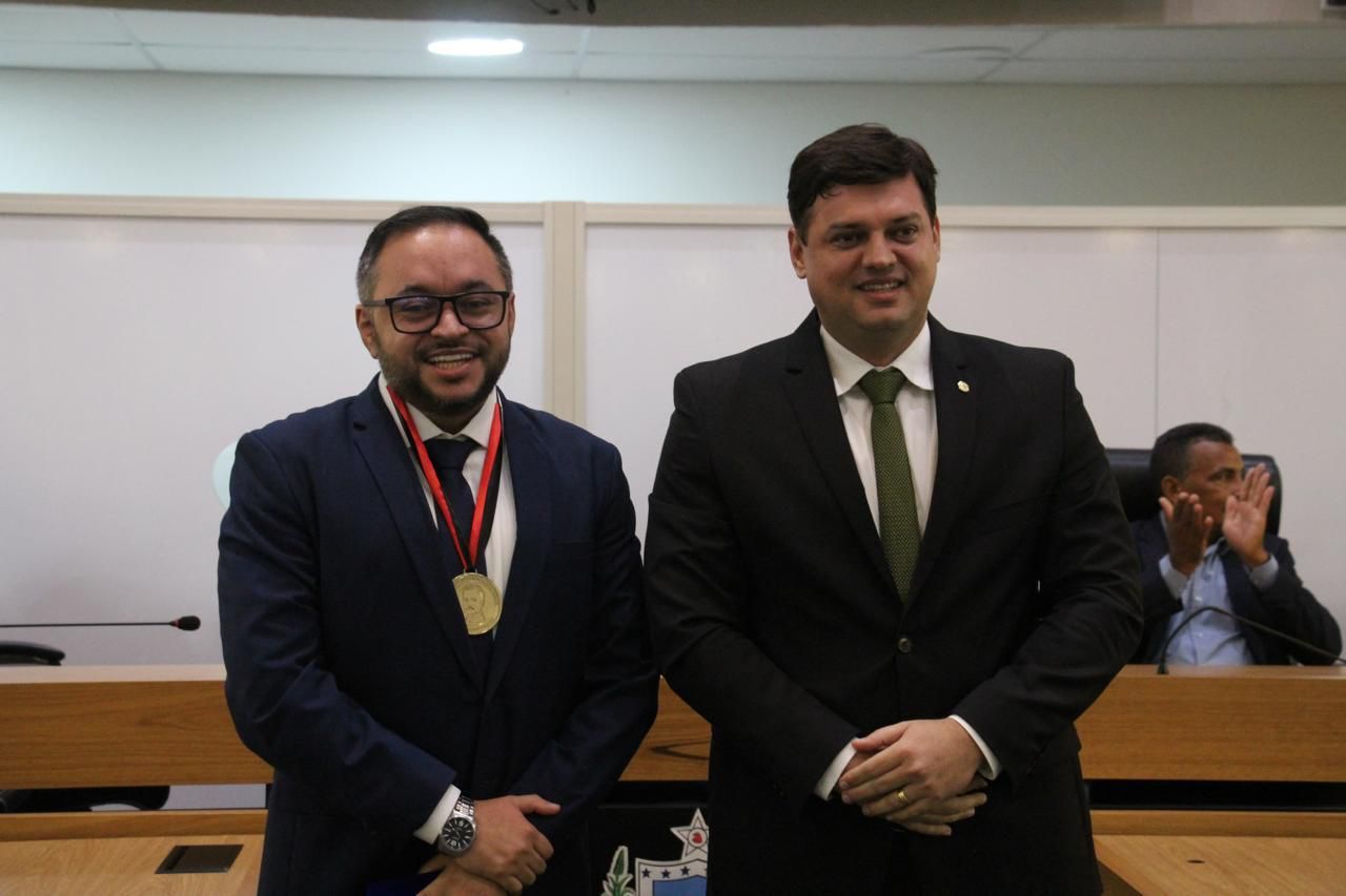 Catingueirense Rodrigo Lopes é agraciado com a Medalha Epitácio Pessoa na Assembleia da Paraíba