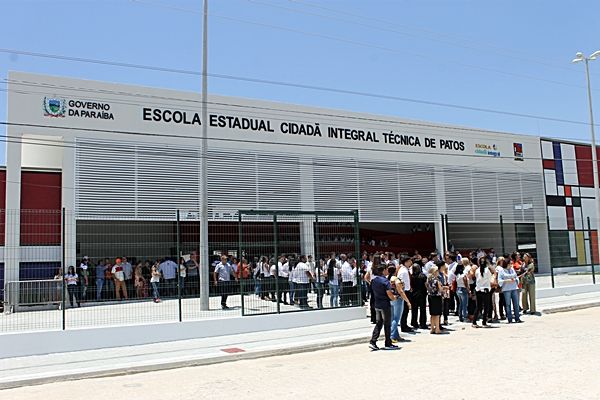 Nenhuma politica é forte e necessária quanto a educação, diz RC na inauguração da Escola Técnica, em Patos