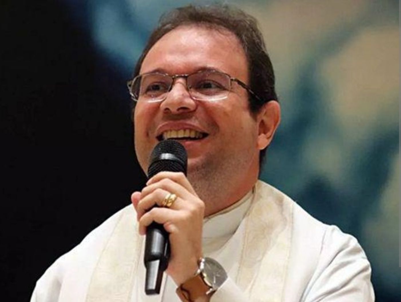 \'Muita paz,  bençãos e prosperidade\', diz Padre Fabrício Timóteo ao felicitar Patos pelos seus 122 anos; vídeo