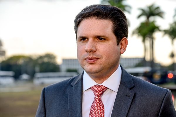 Hugo Motta fala sobre situação do aeroporto de Patos e destaca movimentações para pleito de 2026; veja