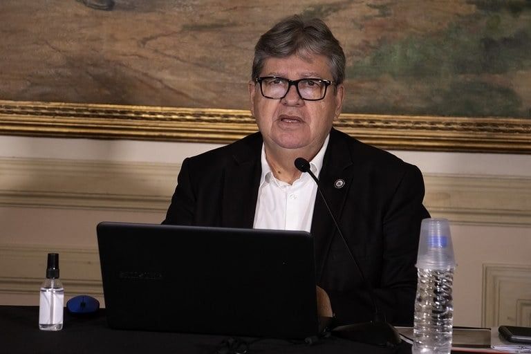 João Azevêdo reúne aliados, pede coesão da base e declara apoio a Lucas Ribeiro e Deusdete Queiroga