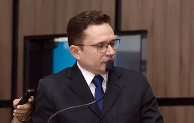 Assessoria do prefeito interino de Patos, Sales Junior, descarta renuncia e diz: “não procede” 