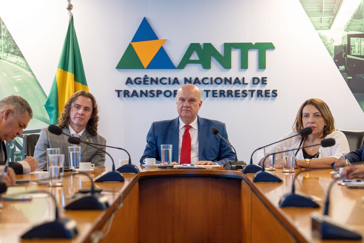 Veneziano e Cida Ramos defendem pautas prioritárias dos taxistas brasileiros durante audiência na ANTT