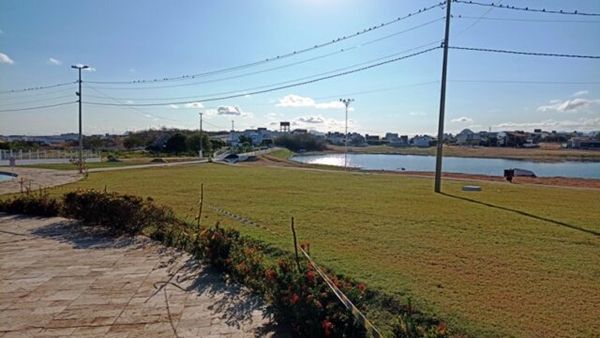 Criança é socorrida com vida após se afogar no Villas do Lago, em Patos