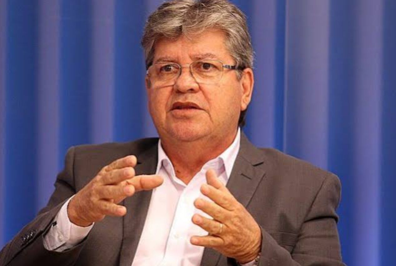 \\\'Eu respeito muito a imprensa, mas  não existe nenhuma crise na minha base\\\', diz João Azevêdo