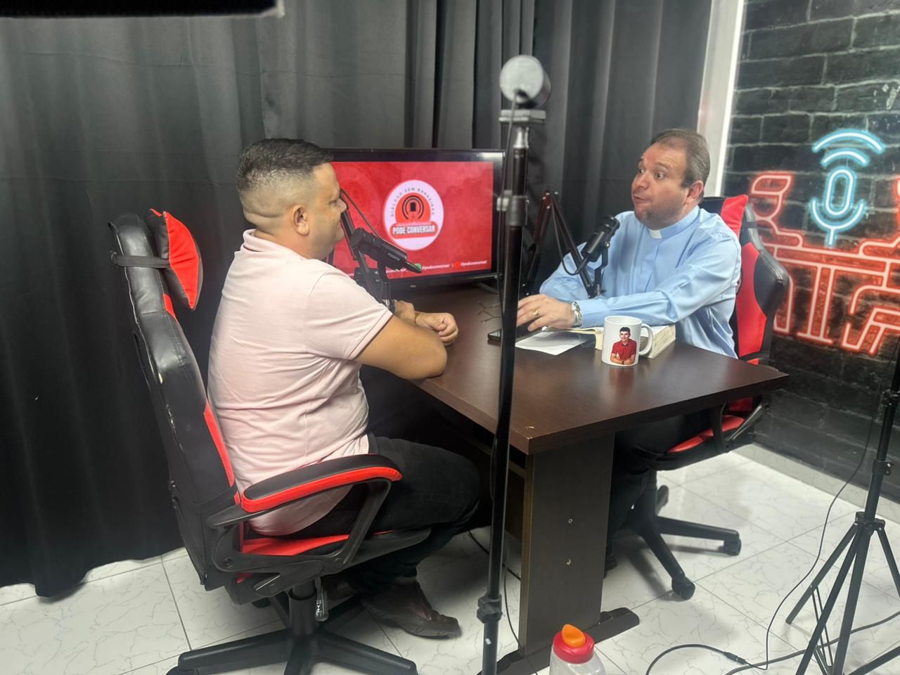 Padre Fabrício participa do Podcast Pode  Conversar N°100; fala da sua  missão evangelizadora e da parceria com Nonato Costa; vídeo