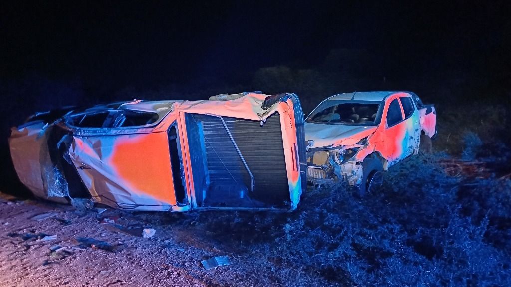 PRF atende acidente com capotamento no entroncamento da BR-230 com a BR-110, em Patos (PB)