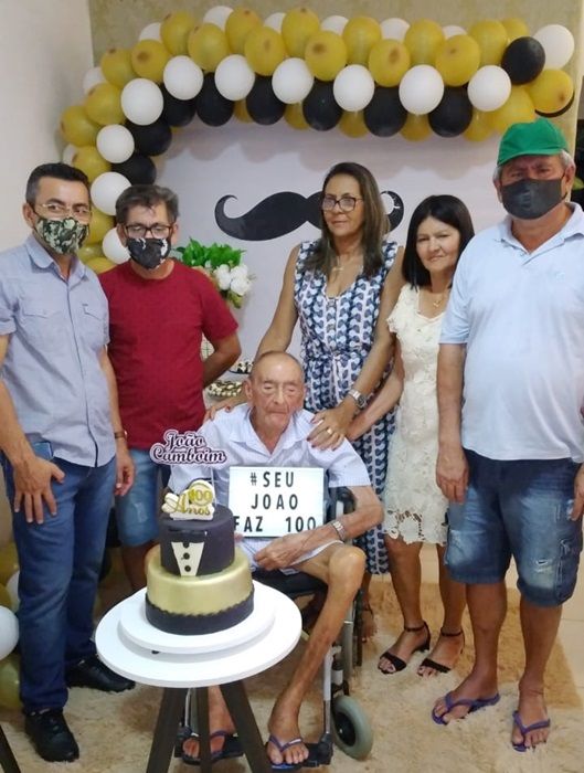 Seu João Camboim celebra 100 anos de vida com sua família; veja fotos 