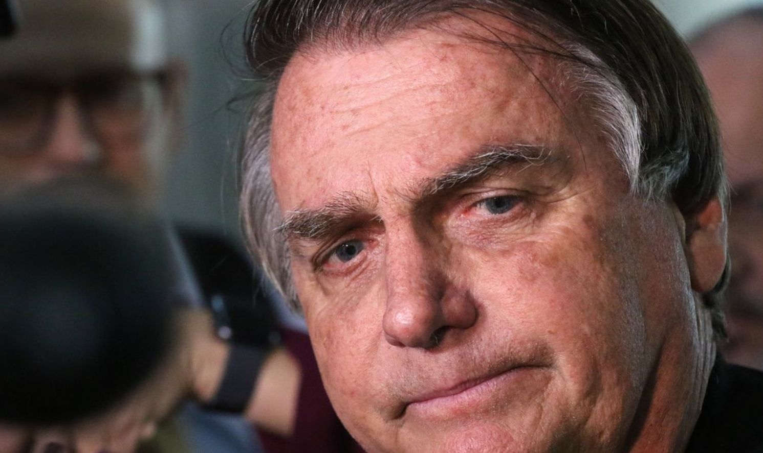 Convocada em sessão extraordinária, Primeira Turma do STF forma maioria para manter tornozeleira eletrônica em Bolsonaro