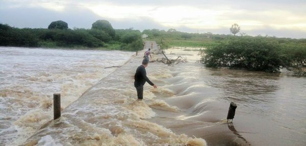  Açude do Cego recebe quase 2 metros de água, na chuva de sábado (30); veja vídeo e fotos