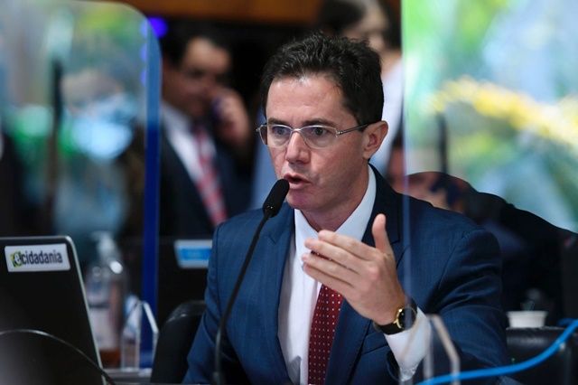 Senador Veneziano apresenta relatório favorável a projeto que institui imposto sobre grandes fortunas