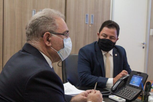 Secretário Adauto Fernandes se reúne com ministro Marcelo Queiroga, em Brasília, com o ministro da Saúde, Marcelo Queiroga, e nega discussão sobre Hospital de Trauma do Sertão