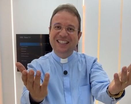 \'A vida é dom de Deus, você é fruto do Amor de Deus, portanto valorize sua vida\', afirma Padre Fabrício sobre Setembro Amarelo; vídeo