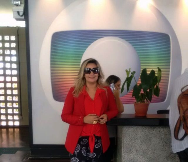 Colunista social, Soliandra Alves, filha de Santa Terezinha-PB, participa de programas da Rede Globo ;veja fotos