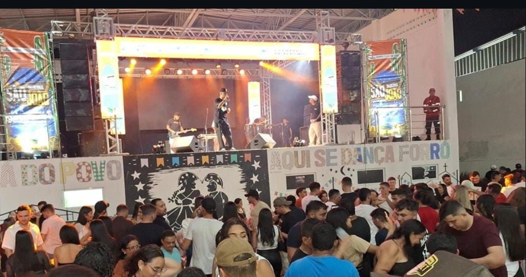 Vereadores de Santa Terezinha tecem duras críticas à gestão por deixar bandas do município de fora do São João, mesmo com 42 noites de festa; veja