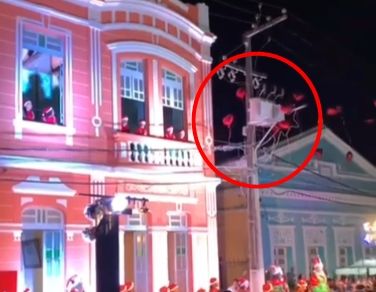 VÍDEO: explosão elétrica encerra abertura de natal em Serraria-PB e deixa cidade no escuro