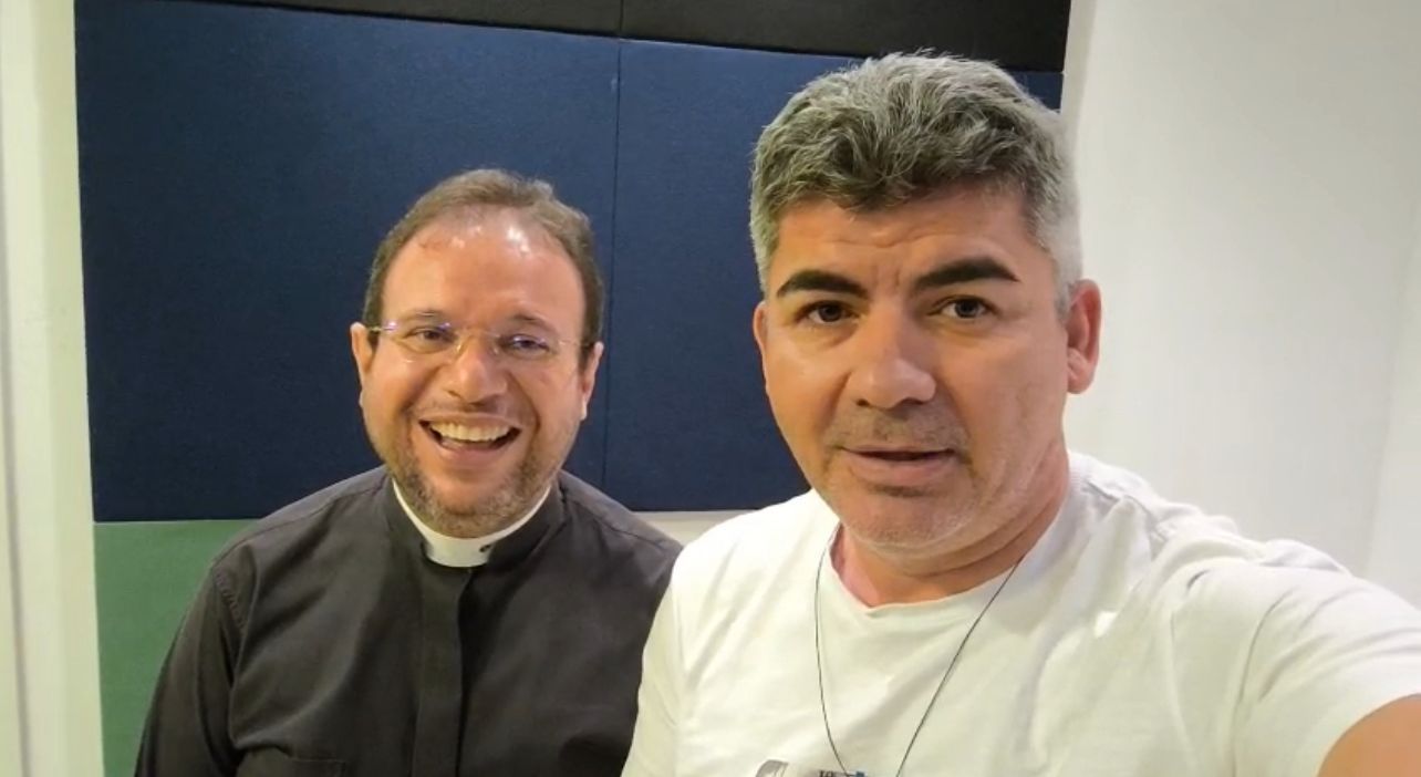 Padre Fabrício Timóteo felicita todos os pais :\\\'O pai é o sentimento de estabilidade, firmeza e coragem\\\'; vídeo