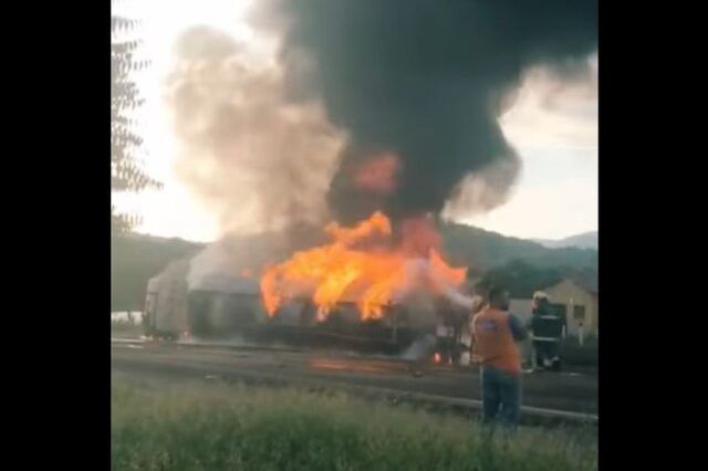 Acidente trágico: Carreta carregada de combustível tomba e causa incêndio fatal em Pombal, Paraíba - Vídeo registrado