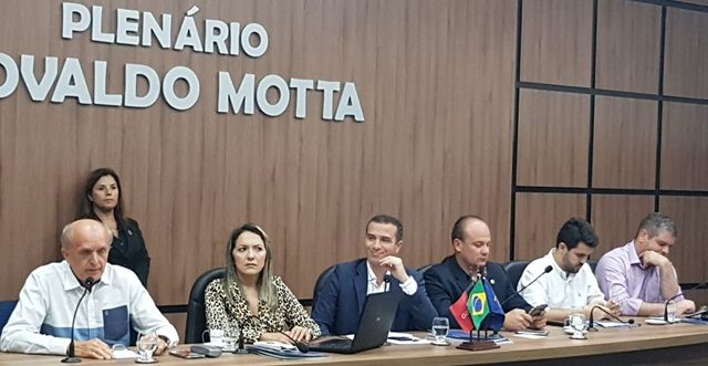 Deputados e secretário discutem melhorias para a saúde pública no Sertão