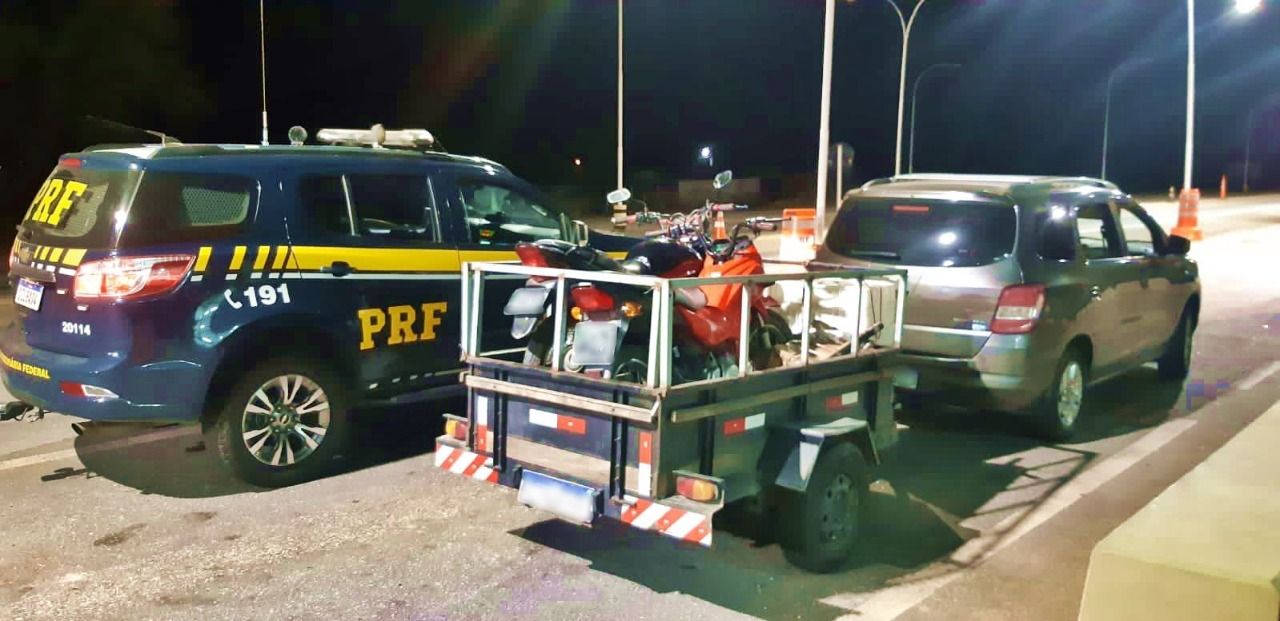 PRF na Paraíba recupera três veículos adulterados e prende foragido da justiça