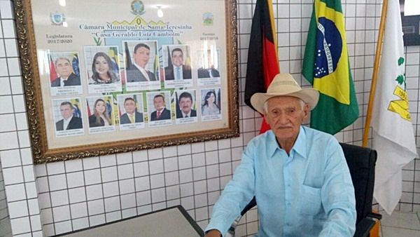 Ex-prefeito de Santa Terezinha-PB, Silvino Corcino é homenageado por poeta e aboiador Amanso Sobrinho; veja vídeo